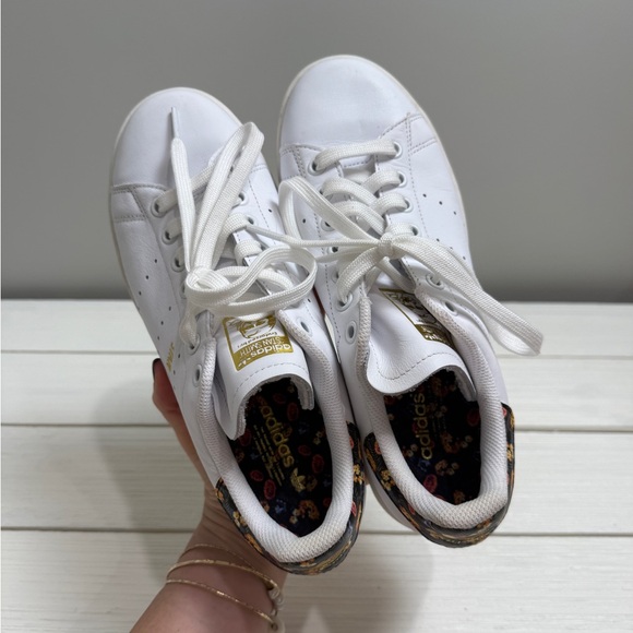 Floral Adidas Stan Smith Sneakers Size 8 Women’s - Picture 1 of 5